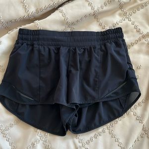 Lululemon Hotty Hot Low-Rise Lined Shorts 2.5